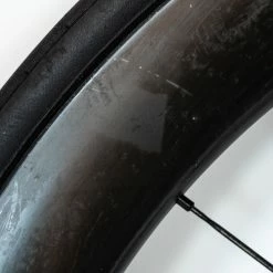 HUNT 50 Aero Disc Wheelset - Carbon - Tubeless 28 HUNT 50 Aero Disc Wheelset - Carbon - Tubeless -Enve Tire Salg DSC04096 ddbc37fd 57b0 4c59 be9c 8aa4e0432f9e
