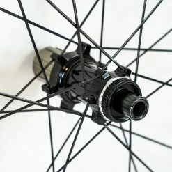 HUNT 50 Aero Disc Wheelset - Carbon - Tubeless 20 HUNT 50 Aero Disc Wheelset - Carbon - Tubeless -Enve Tire Salg DSC04100 51ea5009 4c15 4884 aea8 66dc9c8190f7