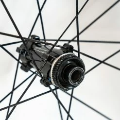 HUNT 50 Aero Disc Wheelset - Carbon - Tubeless 22 HUNT 50 Aero Disc Wheelset - Carbon - Tubeless -Enve Tire Salg DSC04101 d2ebed0b 8ce5 41a2 93cf a0ac26a6f0a7